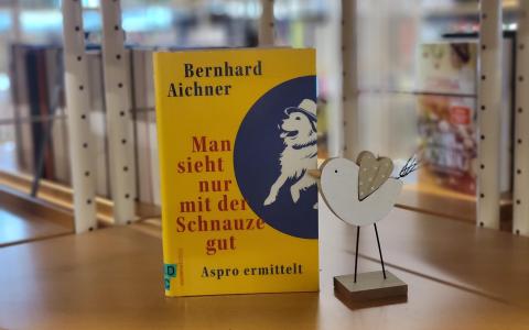Buch mit Vogel